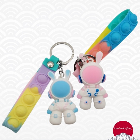 Accessories - Bunny Astronaut Keychain Pick (1)